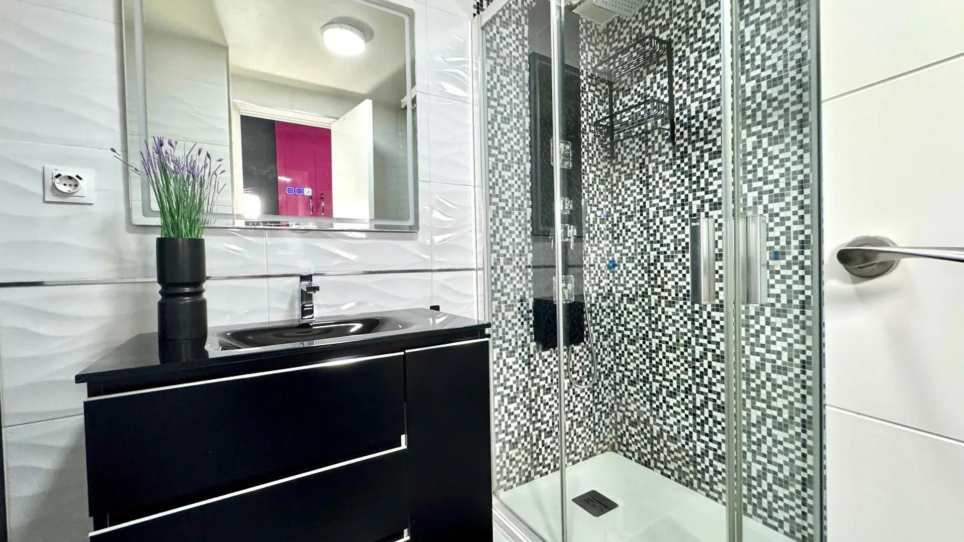 Centrico Luxury Pink Apartment Torremolinos