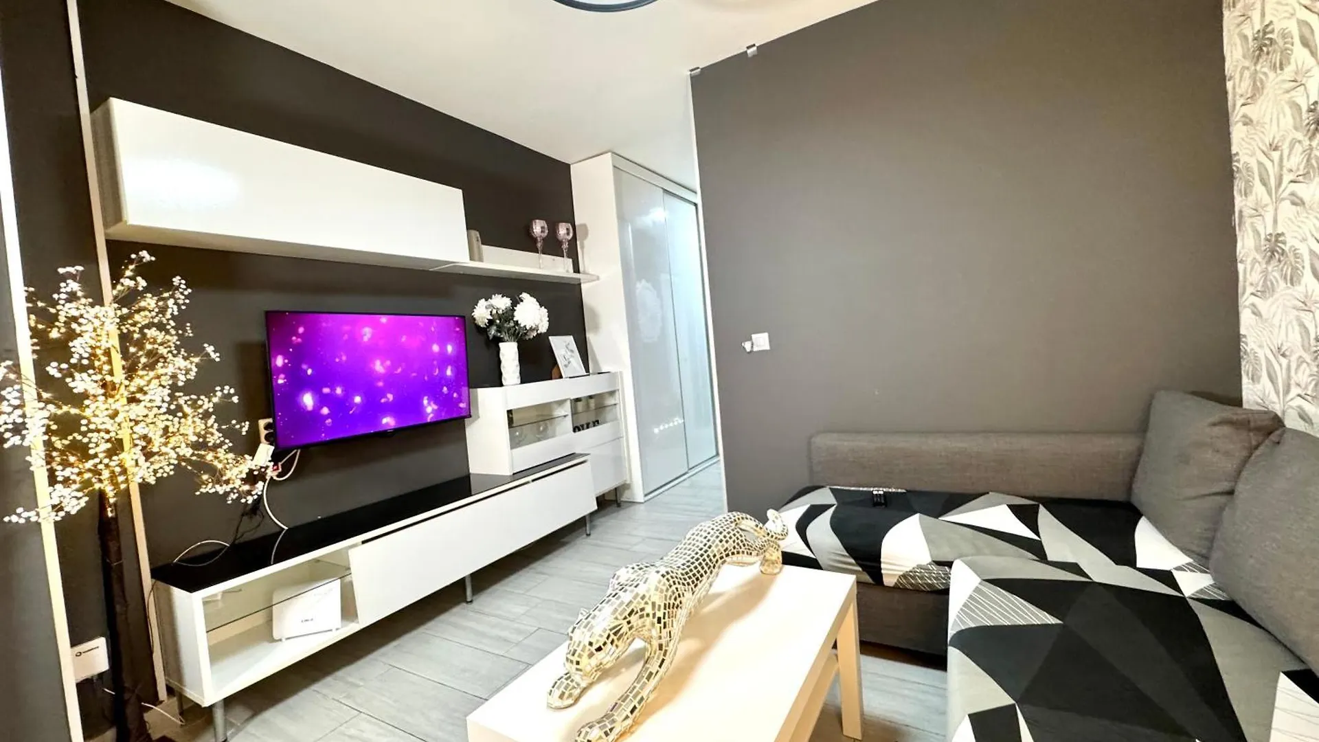 Centrico Luxury Pink Apartment Torremolinos