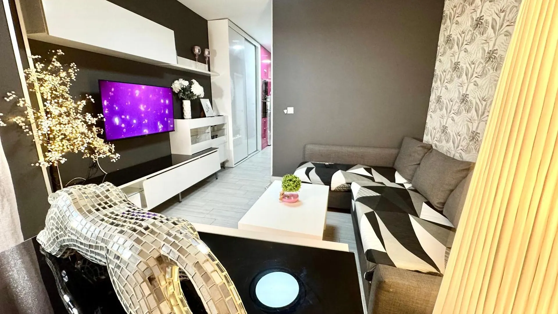 Centrico Luxury Pink Apartment Torremolinos Spain