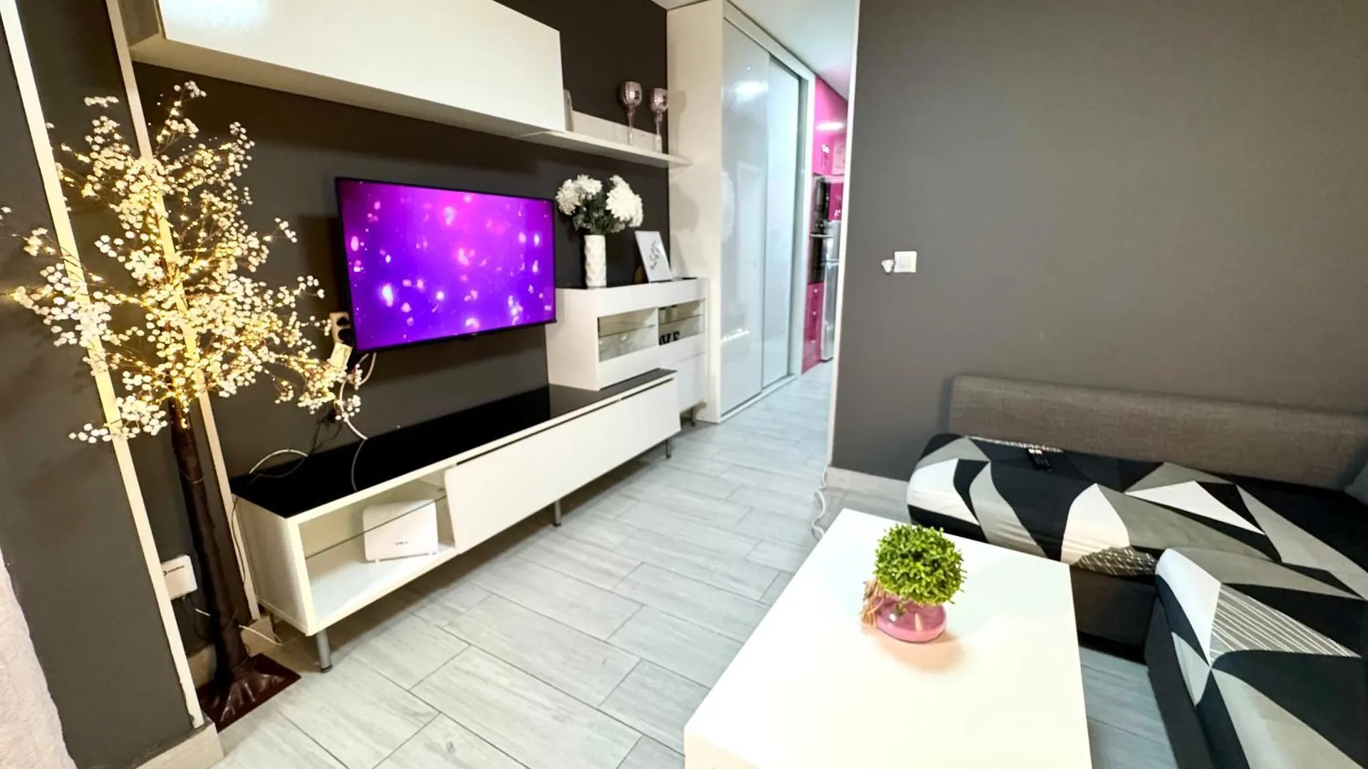 Centrico Luxury Pink Apartment Torremolinos